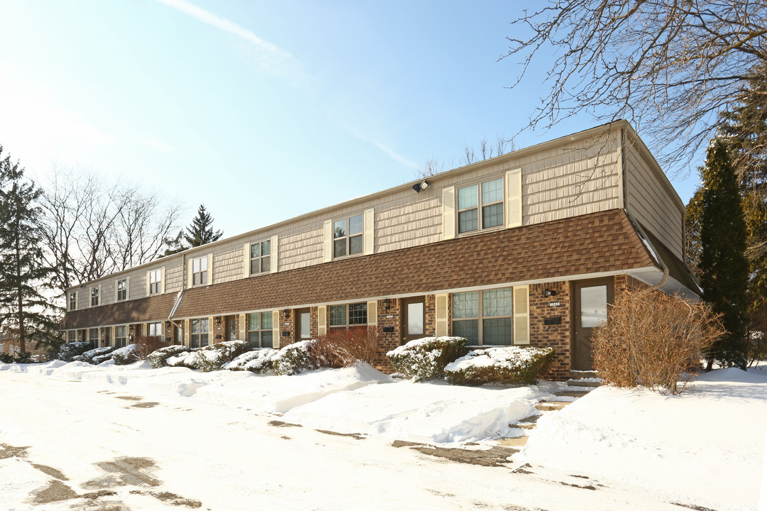 Cambria Townhomes in East Lansing, MI - Foto de edificio