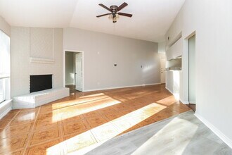 5210 Kristen Ct in Spring, TX - Foto de edificio - Building Photo