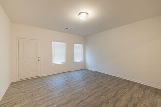1341 Darlington Dr in Lowell, NC - Building Photo - Building Photo