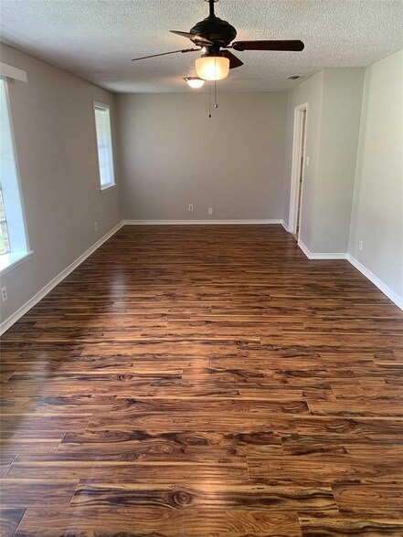 901 Downing St in Forney, TX - Building Photo - Building Photo