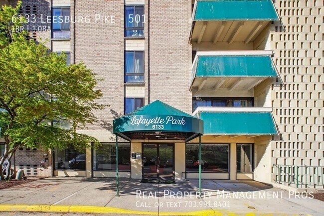 6133 Leesburg Pike in Falls Church, VA - Foto de edificio - Building Photo