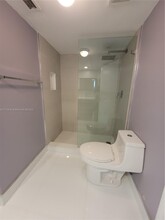 2861 N Oakland Forest Dr in Oakland Park, FL - Building Photo - Building Photo