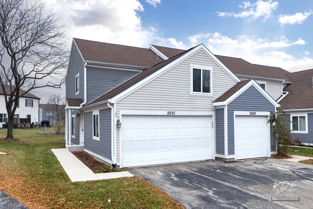 2691 Stanton Ct in Aurora, IL - Building Photo