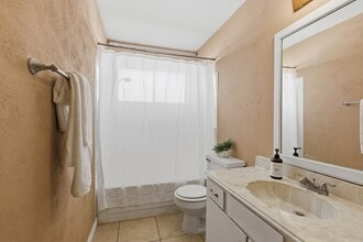 13627 Greenway Dr in Sugar Land, TX - Building Photo - Building Photo