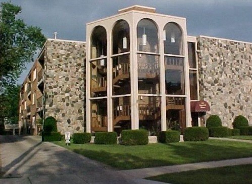 Imperial House in Kenosha, WI - Building Photo