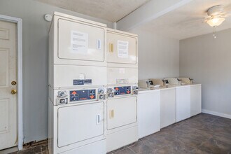 1940 Place in Springfield, MO - Foto de edificio - Interior Photo