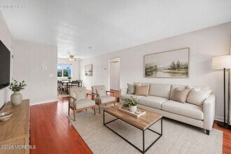 330 Shore Dr in Highlands, NJ - Foto de edificio - Building Photo