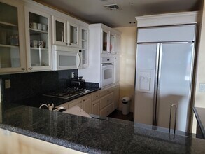 83 E Agate Ave, Unit 204 in Las Vegas, NV - Foto de edificio - Building Photo