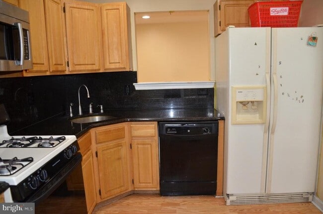 19 Jill Ct in Franklin Township, NJ - Building Photo - Building Photo