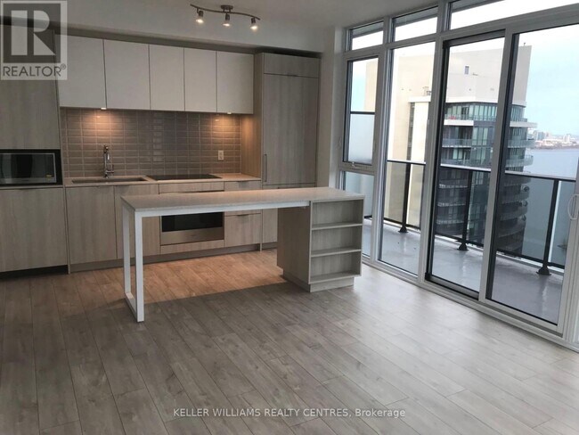 70 Annie Craig Dr in Toronto, ON - Building Photo - Building Photo