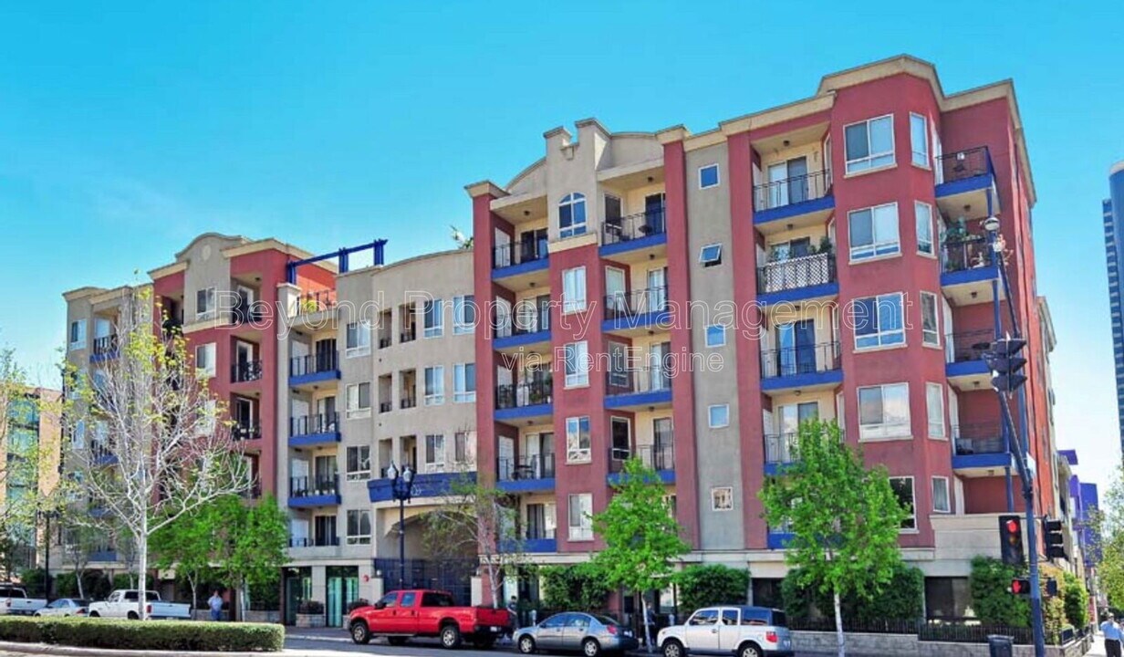 235 Market St in San Diego, CA - Building Photo