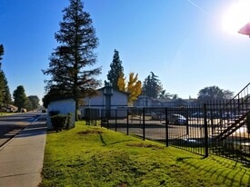 4701 Beechwood St in Bakersfield, CA - Building Photo