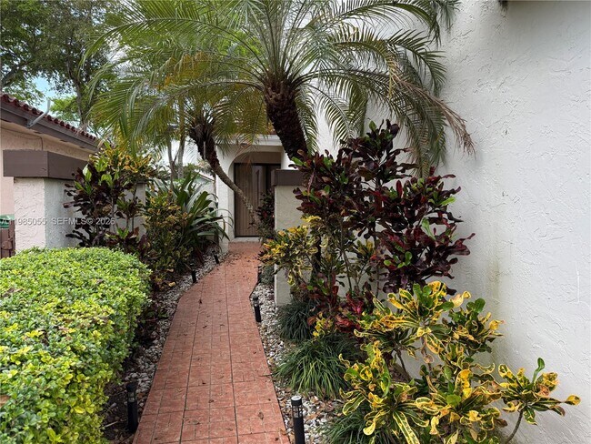 17321 NW 63rd Ave in Hialeah, FL - Building Photo - Building Photo