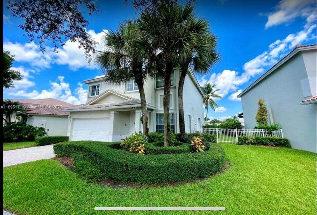 17025 NW 20th St in Pembroke Pines, FL - Building Photo