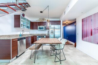 41 SE 5th St, Unit 706 in Miami, FL - Building Photo - Building Photo