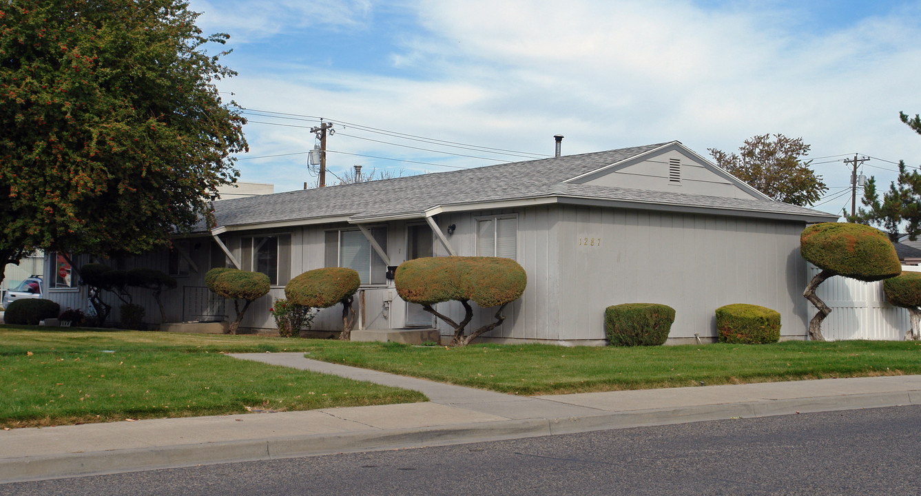 1287 SW 5th Ave in Ontario, OR - Building Photo