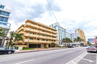 2924 Collins Ave in Miami Beach, FL - Building Photo