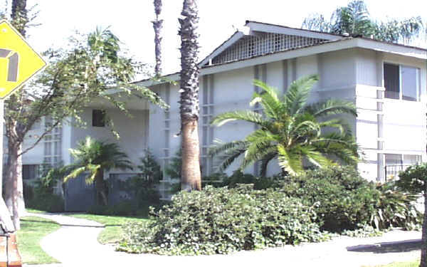 Bahama Village Apartments in Anaheim, CA - Foto de edificio - Building Photo