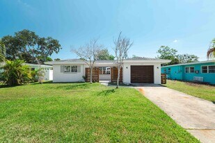 2491 Coronado Way in Dunedin, FL - Building Photo