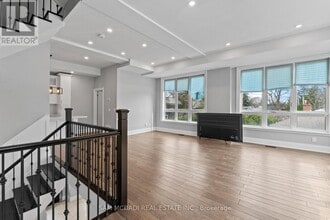 15 Old Oak Dr in Toronto, ON - Building Photo - Building Photo