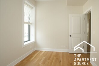 2258 N Southport Ave, Unit 2 in Chicago, IL - Building Photo - Building Photo