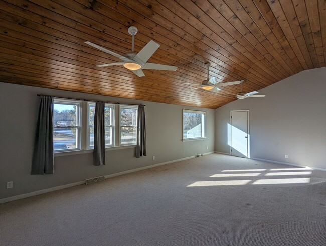 W136N7084 Claas Rd in Menomonee Falls, WI - Building Photo - Building Photo