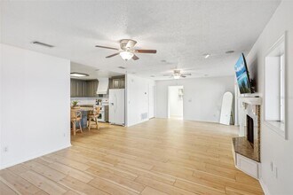 3420 Lake Harney Cir in Geneva, FL - Foto de edificio - Building Photo