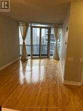 25 Carlton St. in Toronto, ON - Building Photo - Building Photo