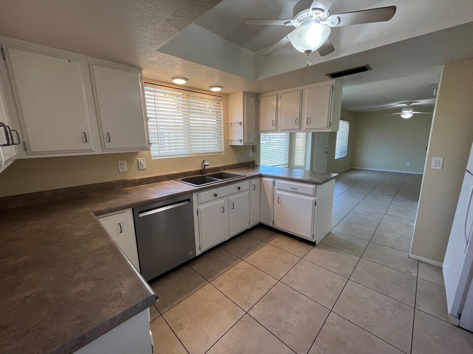 6739 S Jentilly Ln in Tempe, AZ - Building Photo