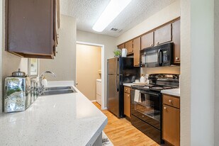 Greenbriar Apartments in Plano, TX - Building Photo