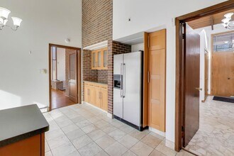 60 Sheffield Ln in Oak Brook, IL - Building Photo - Building Photo