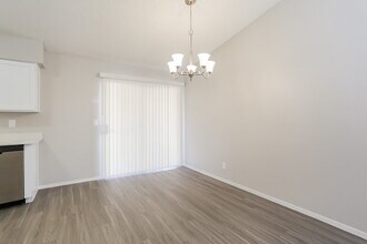 361 Clover Glen Ct in Henderson, NV - Foto de edificio - Building Photo