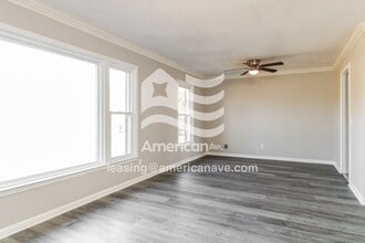 215 Laurel Meadows Dr in West Columbia, SC - Foto de edificio - Building Photo