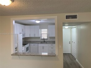 9273 SW 8th St in Boca Raton, FL - Building Photo - Building Photo