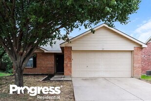 105 Teal Rd in Sanger, TX - Building Photo