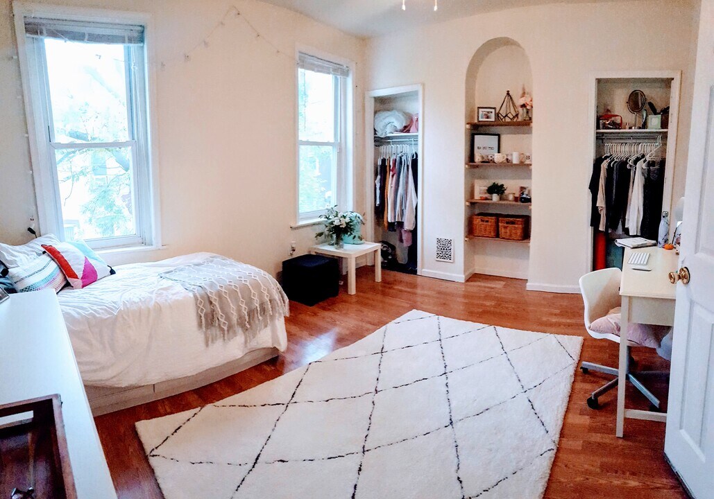 2032 N Gratz St Photo
