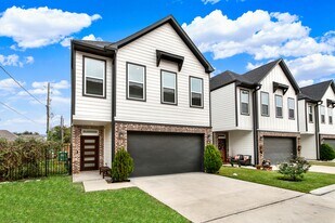 6635 T C Jester Blvd in Houston, TX - Building Photo