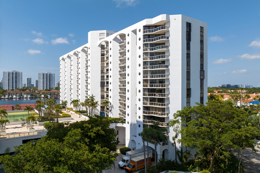 Portsview at The Waterways in Aventura, FL - Building Photo