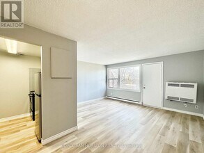 1200 Courtland Ave E in Kitchener, ON - Building Photo - Building Photo