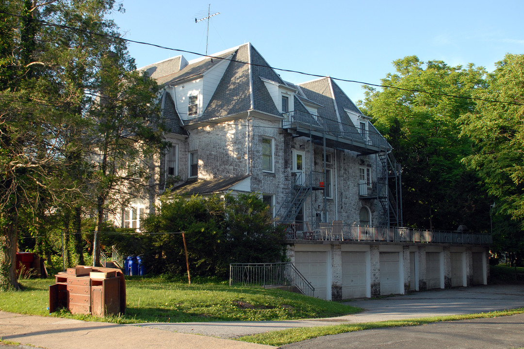 1003 N Charlotte St in Pottstown, PA - Building Photo