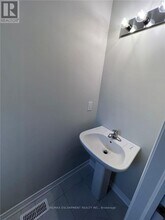 5 Genoa Dr in Hamilton, ON - Building Photo - Building Photo