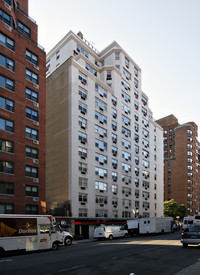 135-145 E 83rd St in New York, NY - Foto de edificio - Building Photo