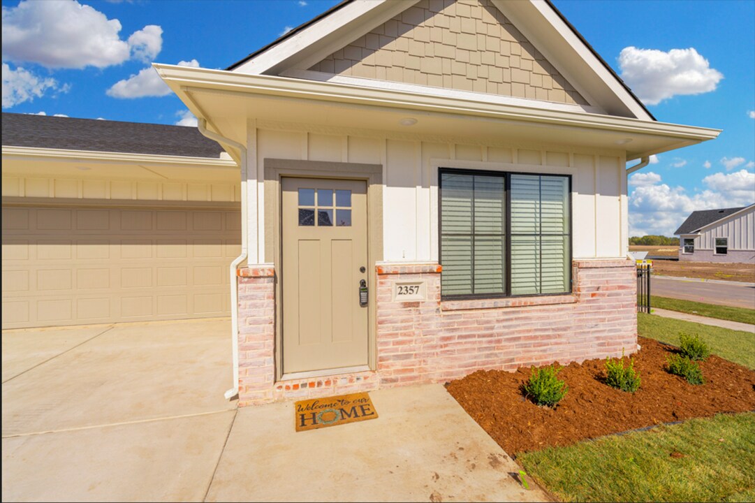 2271 E Spring Hill Dr in Goddard, KS - Building Photo