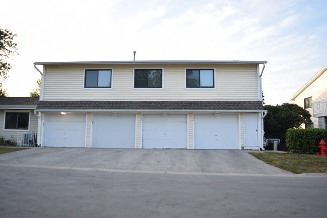 property at 742 Edgelake Point
