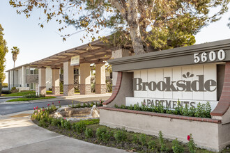 Brookside in La Palma, CA - Foto de edificio - Building Photo