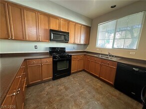 10573 Danielson Ave in Las Vegas, NV - Building Photo - Building Photo