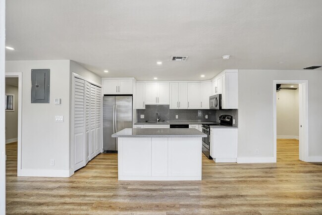 434 SW 9th St