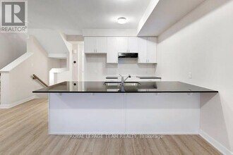 736 Mishi Private in Ottawa, ON - Building Photo - Building Photo