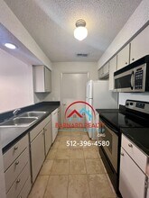 402 N Fredericksburg St in San Marcos, TX - Building Photo - Building Photo