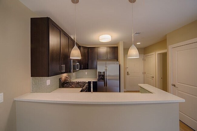 33 Rogers St, Unit 217 in Cambridge, MA - Building Photo - Building Photo
